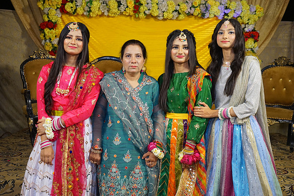 Umer Hayat & Qurat ul Ain Mehndi 00212