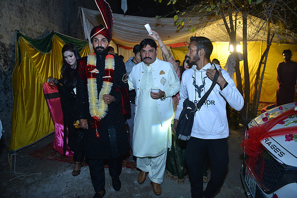 Usman & Hafsa Barat 00098