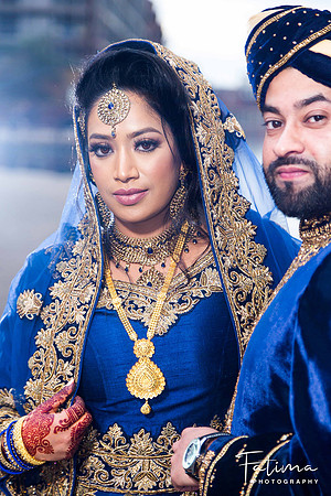 bride wearing gold jewellery