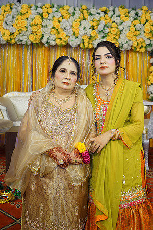 Rafiya & Fahad Mehndi 00172