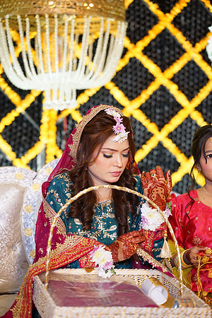 Ayesha & Arslan Mehndi 00211