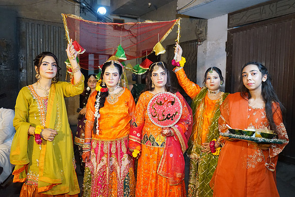Rafiya & Fahad Mehndi 00222