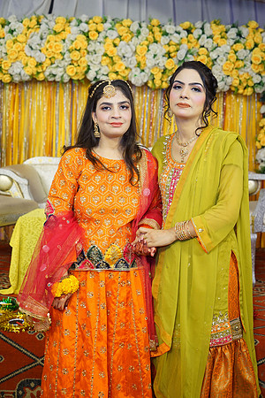 Rafiya & Fahad Mehndi 00188
