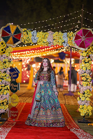 Mahnoor & Farooq Mehndi 00011