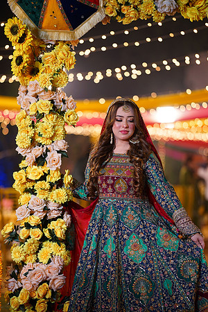 Mahnoor & Farooq Mehndi 00016