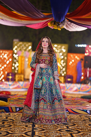 Mahnoor & Farooq Mehndi 00021
