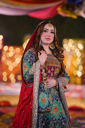 Mahnoor & Farooq Mehndi 00025