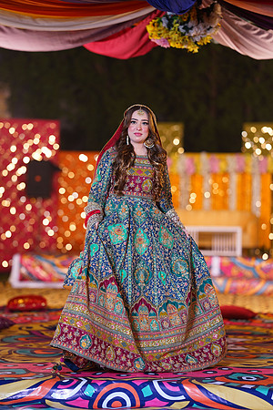 Mahnoor & Farooq Mehndi 00059