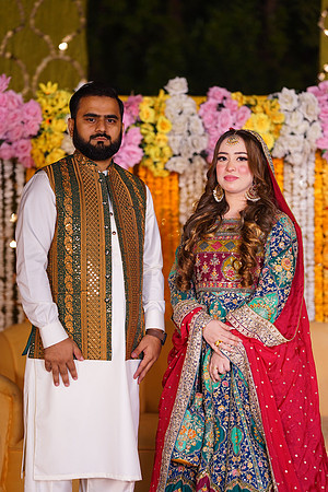 Mahnoor & Farooq Mehndi 00094