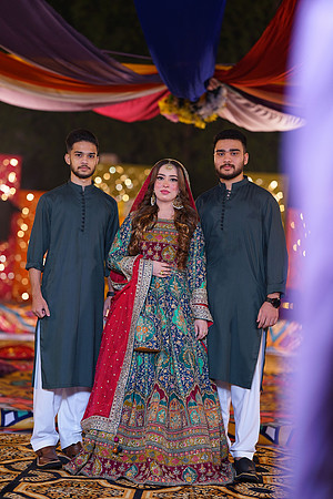Mahnoor & Farooq Mehndi 00117