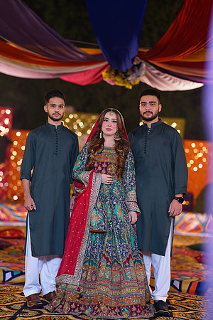 Mahnoor & Farooq Mehndi 00118