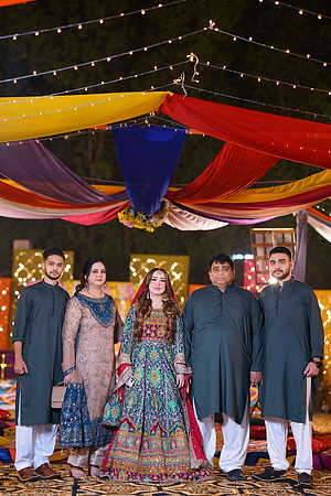 Mahnoor & Farooq Mehndi 00122