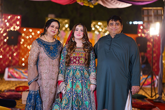 Mahnoor & Farooq Mehndi 00126