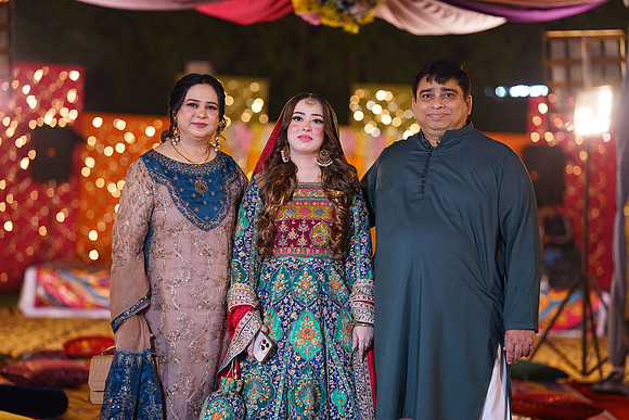 Mahnoor & Farooq Mehndi 00127