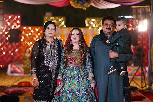 Mahnoor & Farooq Mehndi 00130