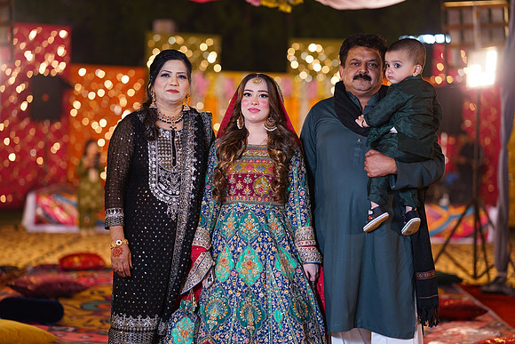Mahnoor & Farooq Mehndi 00131
