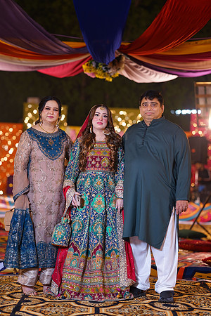 Mahnoor & Farooq Mehndi 00129