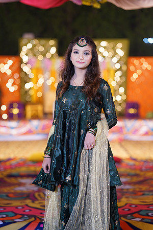 Mahnoor & Farooq Mehndi 00190