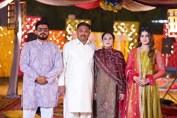 Mahnoor & Farooq Mehndi 00197