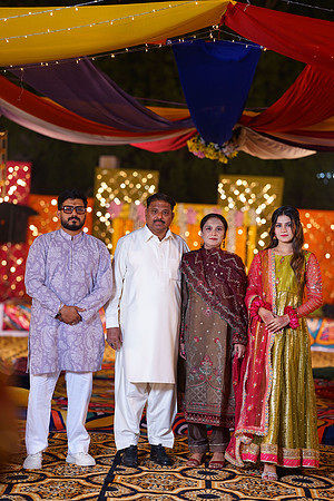 Mahnoor & Farooq Mehndi 00198