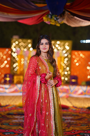 Mahnoor & Farooq Mehndi 00215
