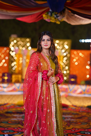 Mahnoor & Farooq Mehndi 00216