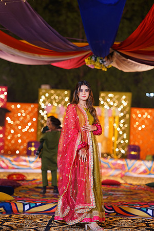 Mahnoor & Farooq Mehndi 00218