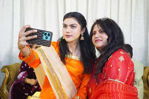 Mehak & Laraib Mehndi 00172