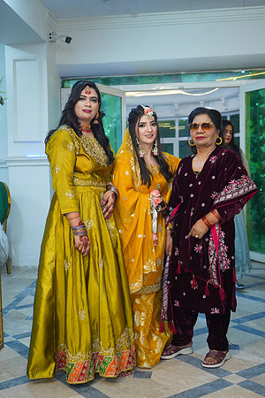 Mehak & Laraib Mehndi 00177