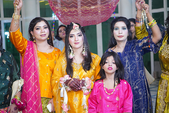Mehak & Laraib Mehndi 00195