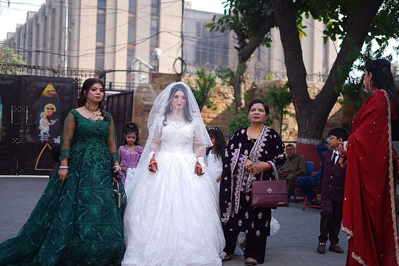 Mehak & Laraib Barat 00076