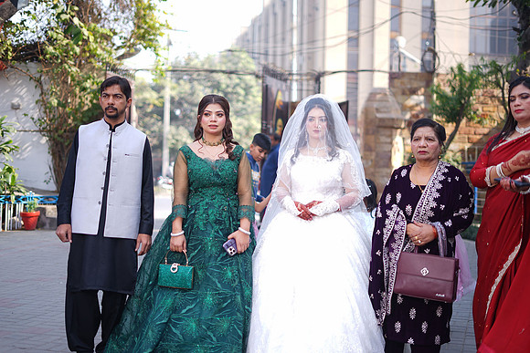 Mehak & Laraib Barat 00082