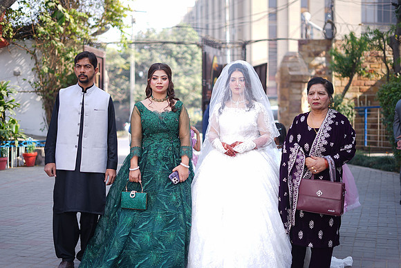Mehak & Laraib Barat 00081