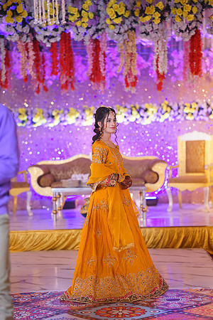 Ayesha & Naveed Mehndi 00037