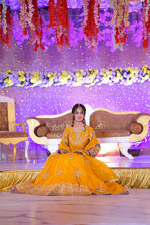 Ayesha & Naveed Mehndi 00044