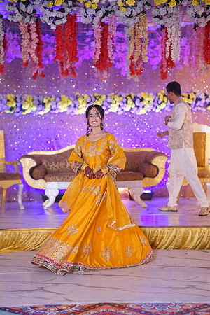 Ayesha & Naveed Mehndi 00056