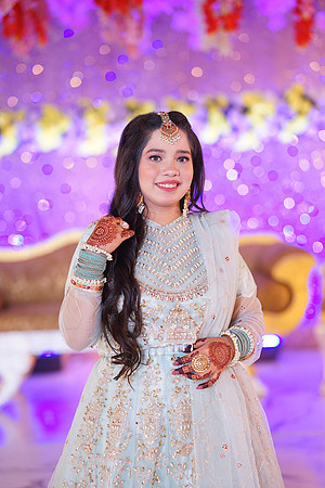 Ayesha & Naveed Mehndi 00099