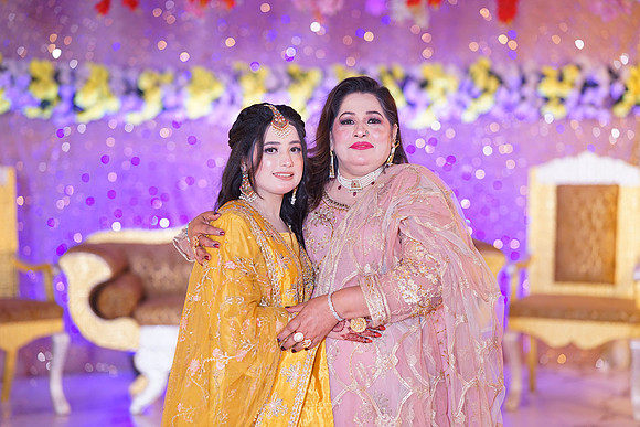 Ayesha & Naveed Mehndi 00141