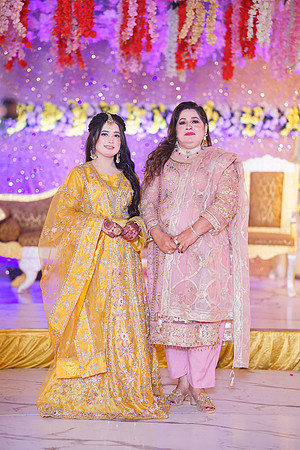 Ayesha & Naveed Mehndi 00140