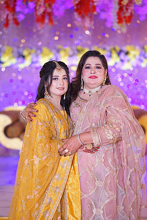 Ayesha & Naveed Mehndi 00142