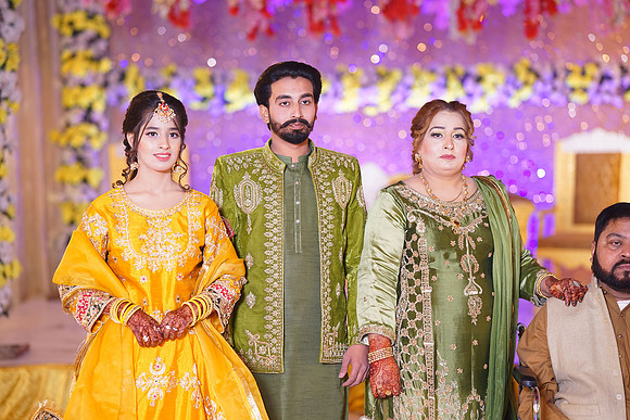 Ayesha & Naveed Mehndi 00182