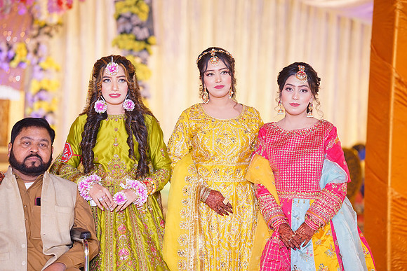 Ayesha & Naveed Mehndi 00185
