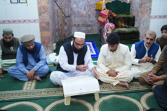 Noor-ul-ain & Ali Raza Nikah 00031