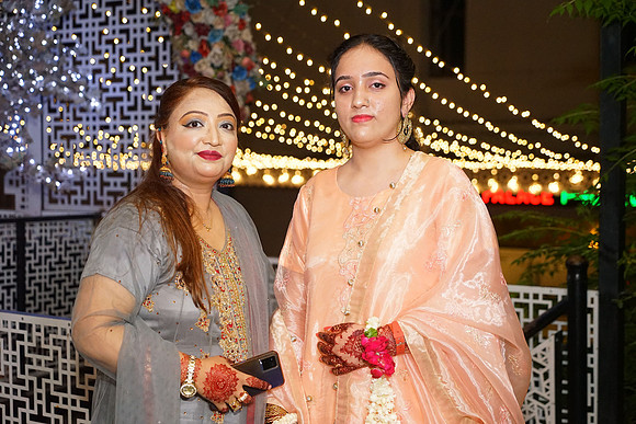 Fatima & Anjum 00133