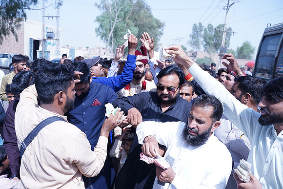 Ajmal & Faiza Barat 00092