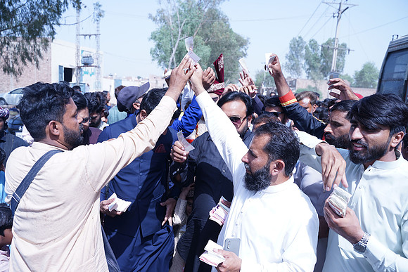 Ajmal & Faiza Barat 00093