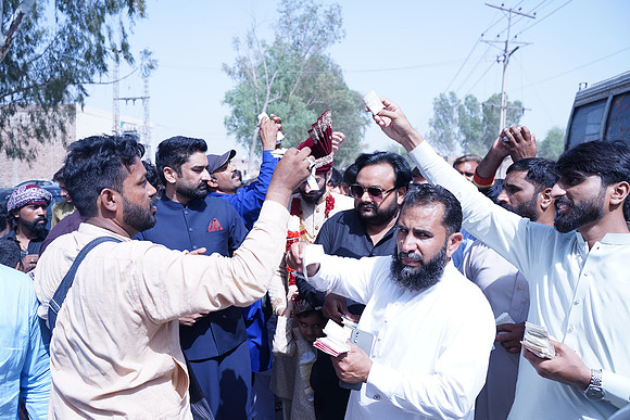 Ajmal & Faiza Barat 00094