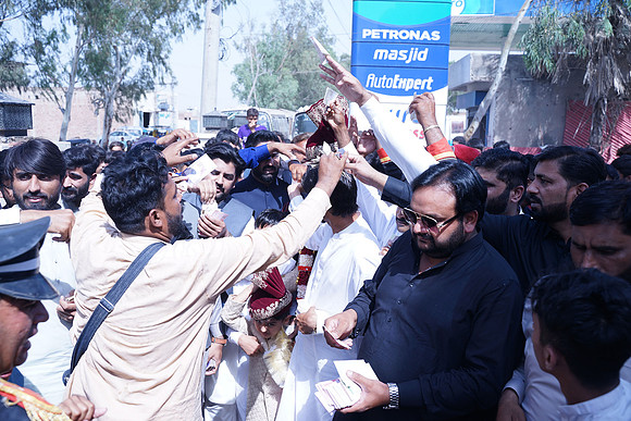 Ajmal & Faiza Barat 00102