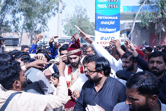 Ajmal & Faiza Barat 00105
