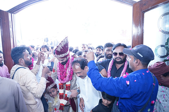 Ajmal & Faiza Barat 00110